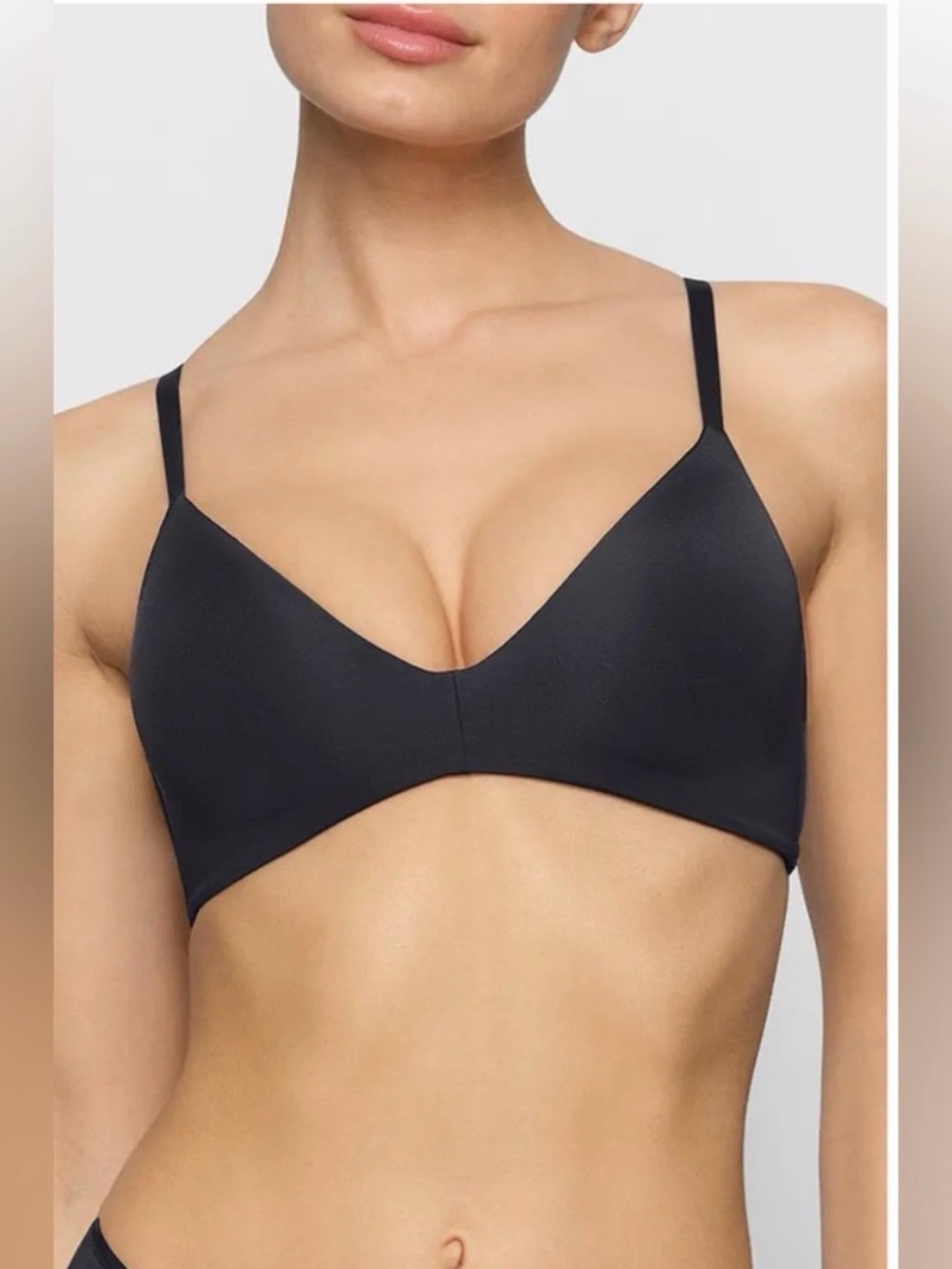 Skims wireless form t shirt bra NWT